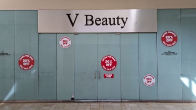 <p>window graphics</p><p>wall graphics</p> Photo